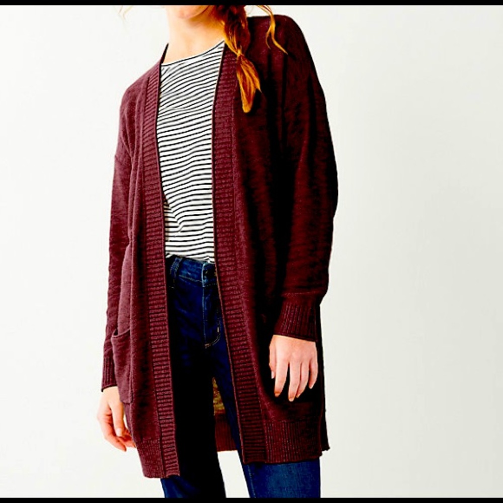 👢Favorite Wine/Burgundy colored Cardigan🧣
